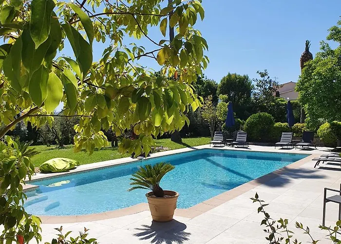 Le Domaine Des Muriers - Charme, Chic, Calme En Provence Cote D\'Azur