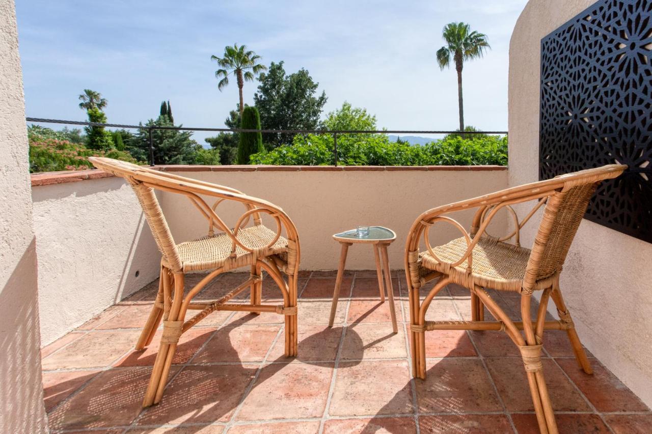Le Domaine Des Muriers - Charme, Chic, Calme En Provence Cote D'azur Bed & Breakfast *