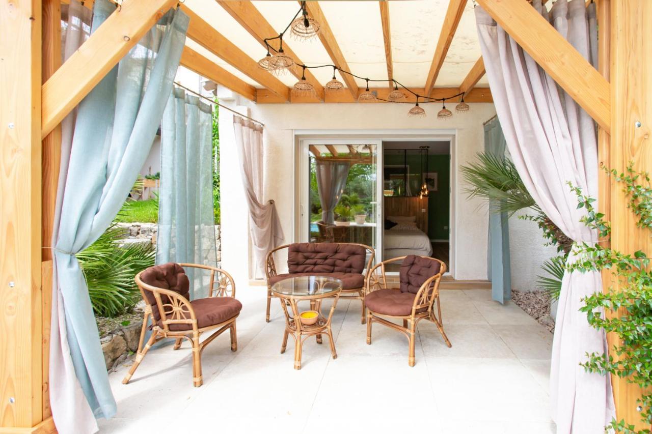 Le Domaine Des Muriers - Charme, Chic, Calme En Provence Cote D'azur Bed & Breakfast