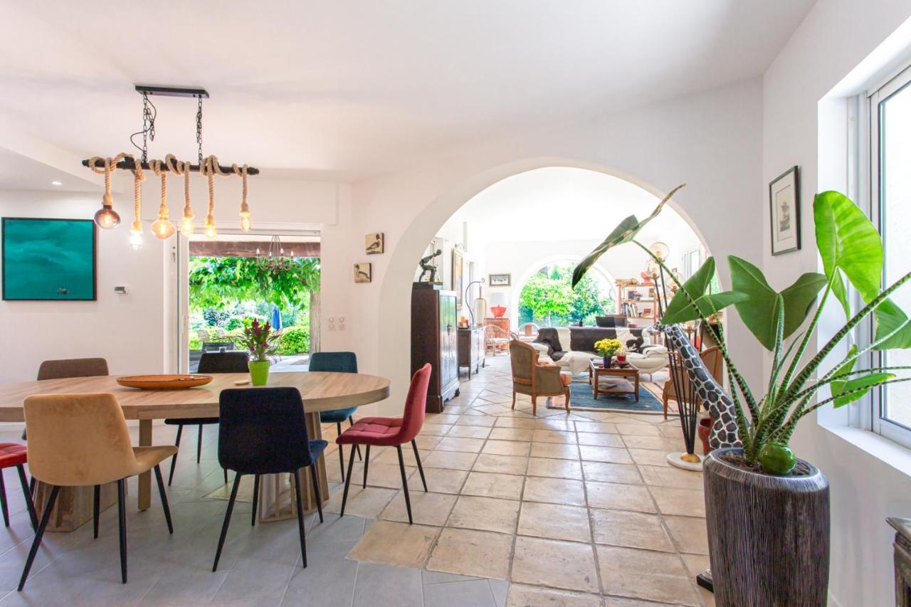 Le Domaine Des Muriers - Charme, Chic, Calme En Provence Cote D'azur Bed & Breakfast